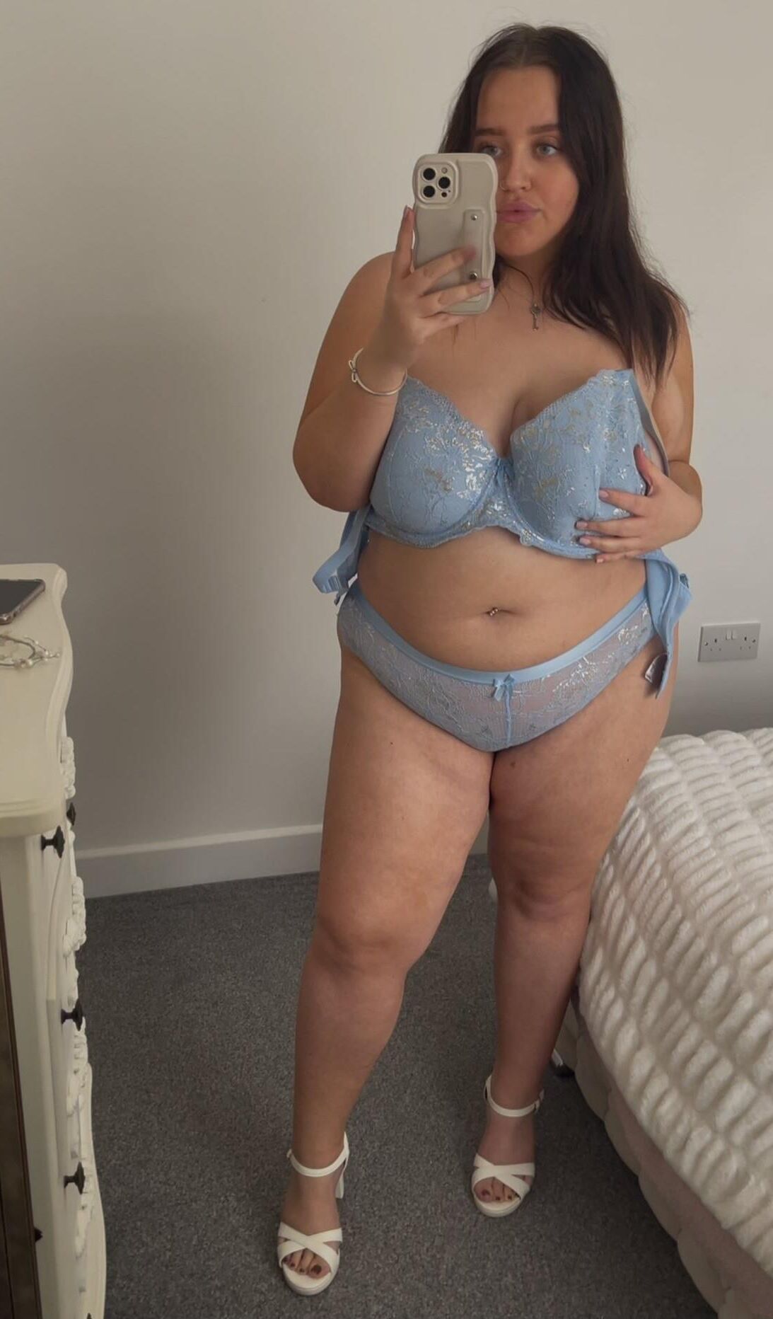 Gorgeous chubby uk slut cutie 