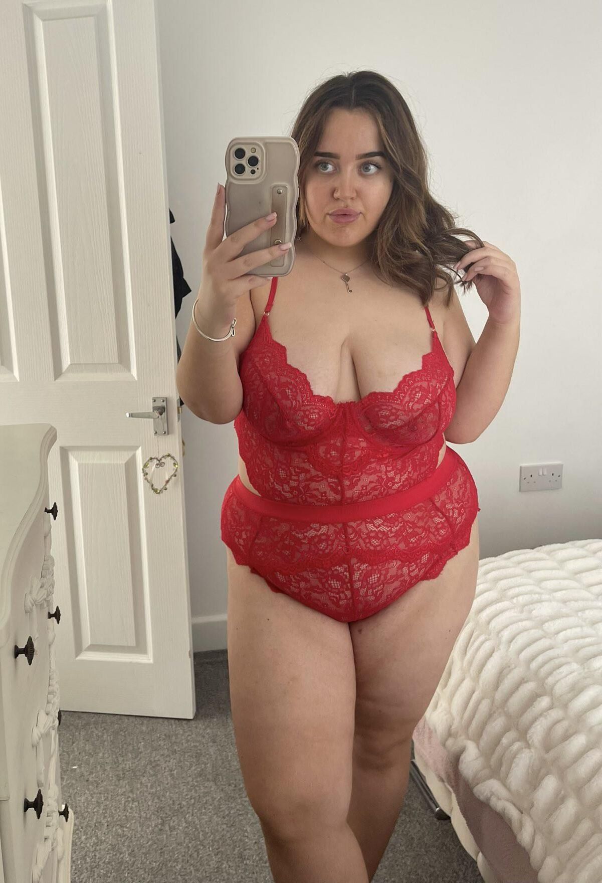 Gorgeous chubby uk slut cutie 