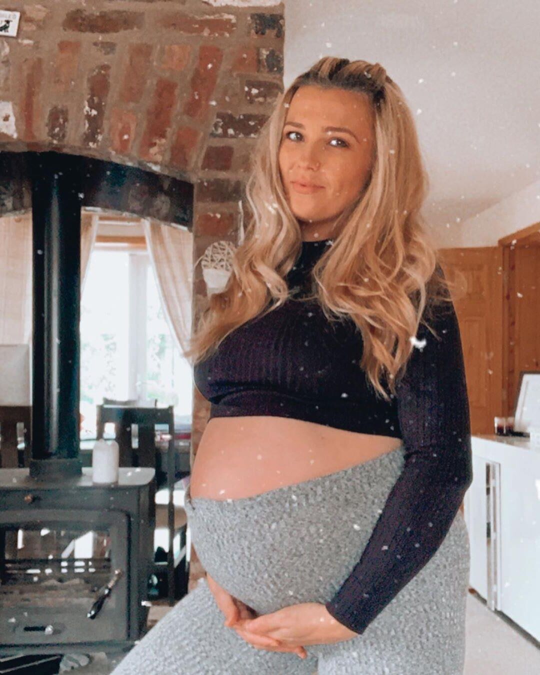 Stunning Pregnant Blonde 