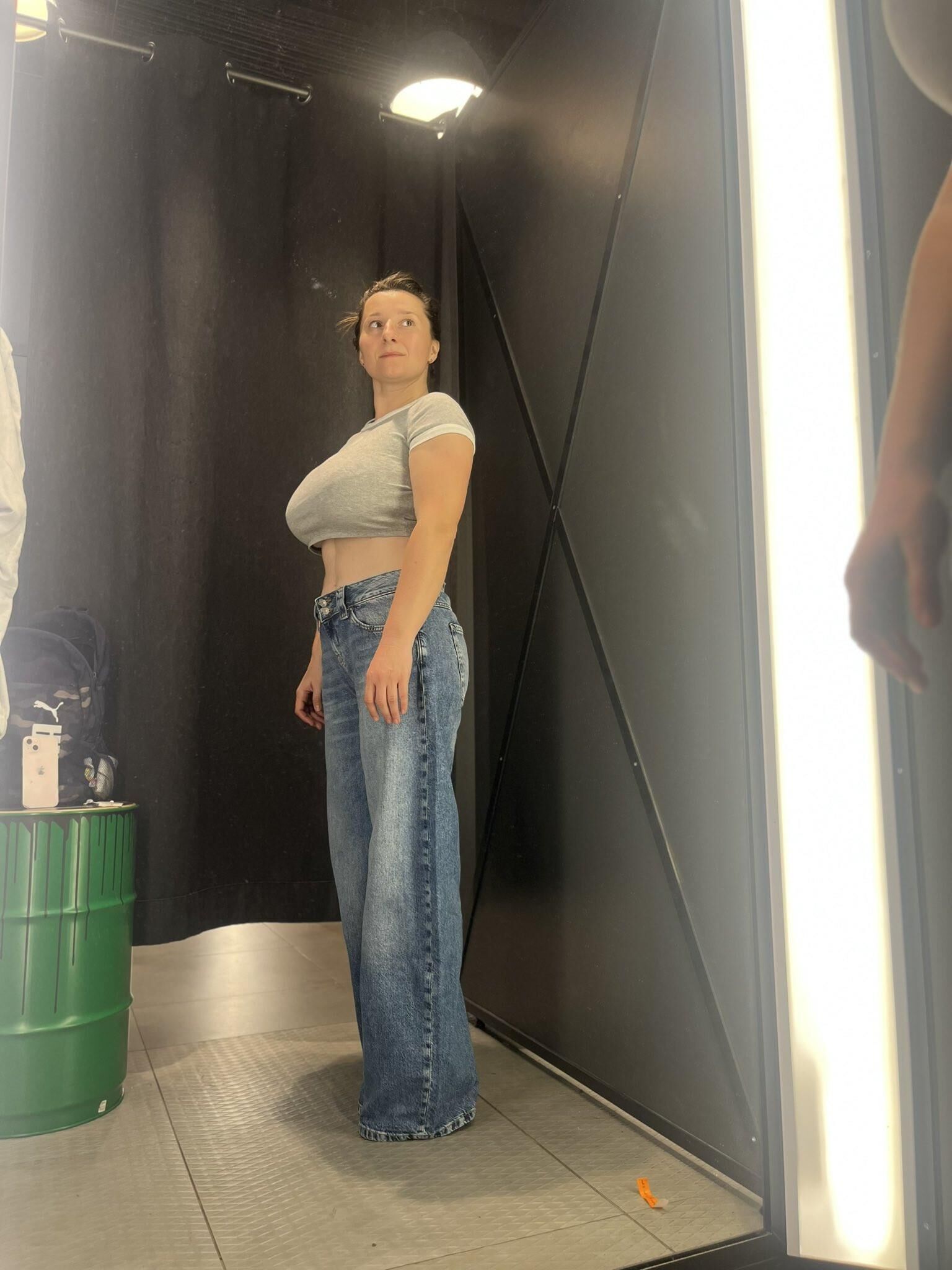 PUMA巨大なおっぱいウクライナのセクシーなブルネットミルフミックスホットショット