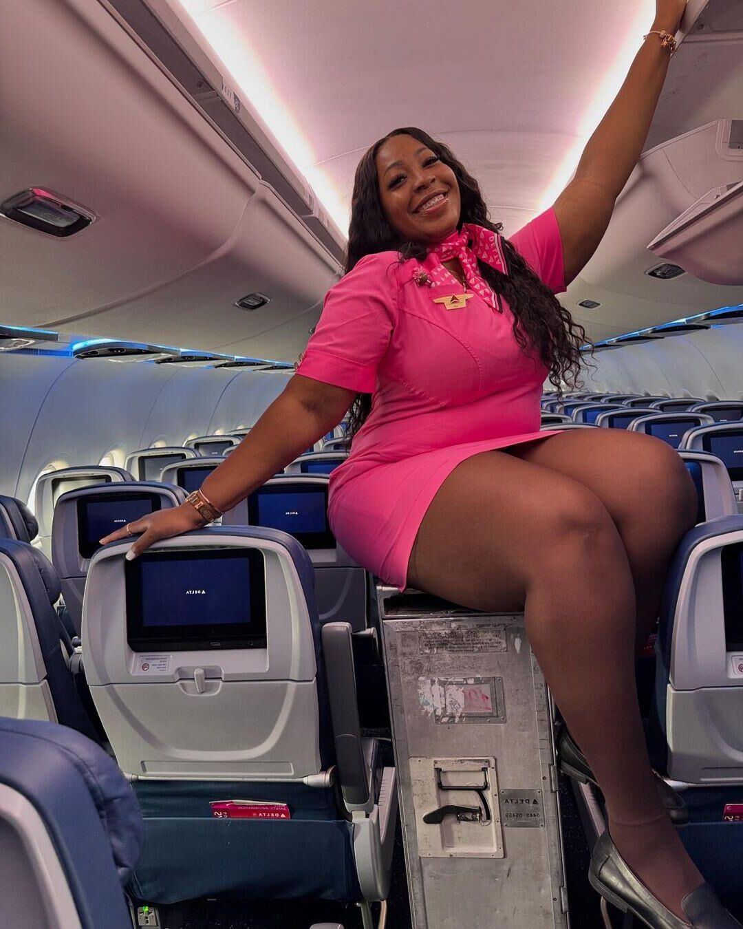 Ebony Flugbegleiter