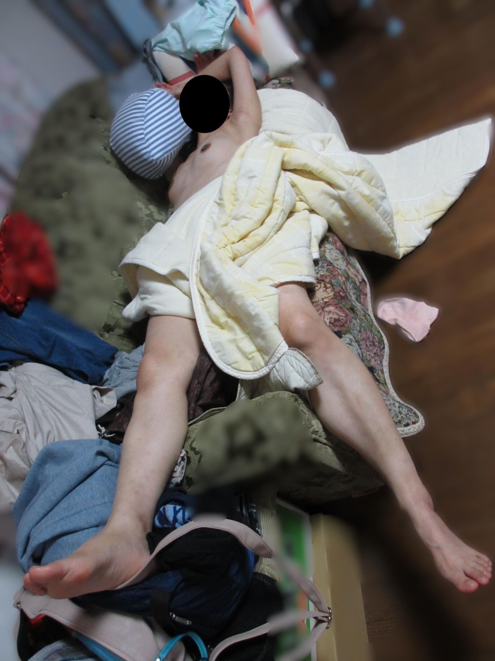 Milf mit dunklen Brustwarzen betrunken