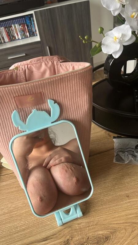 Sexy mollige Brünette