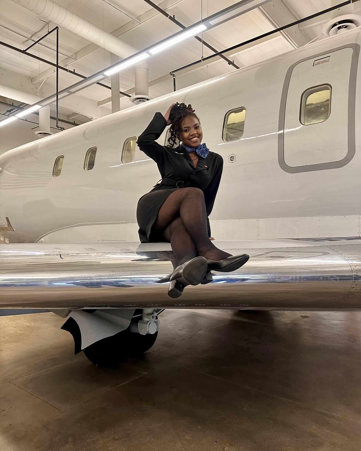 Ebony Flugbegleiter