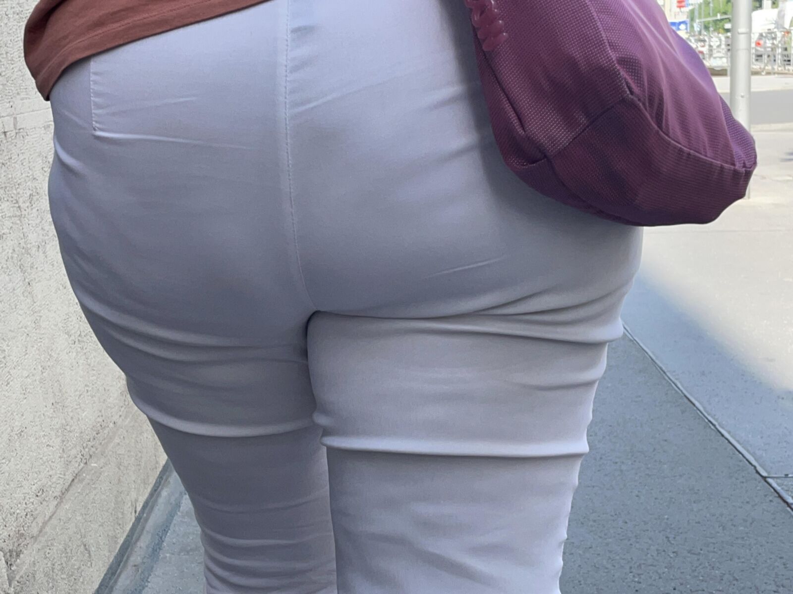 Задница откровенна в белом