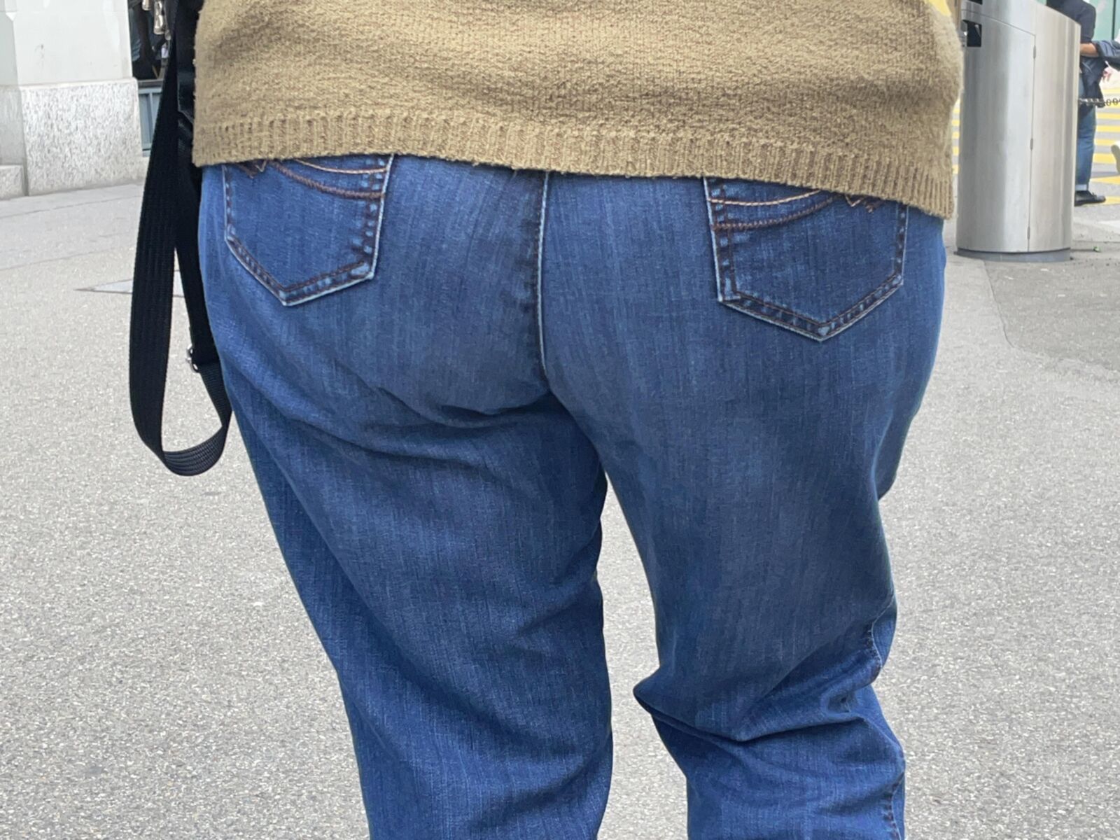 Gilf with wobbly hips