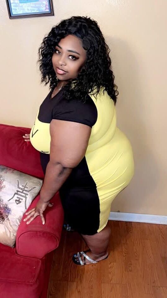 Красивая черная мамаша SSBBW