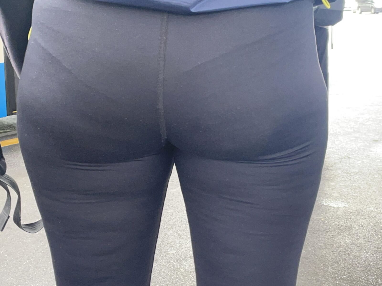 Bunny MILF ( ass candid )