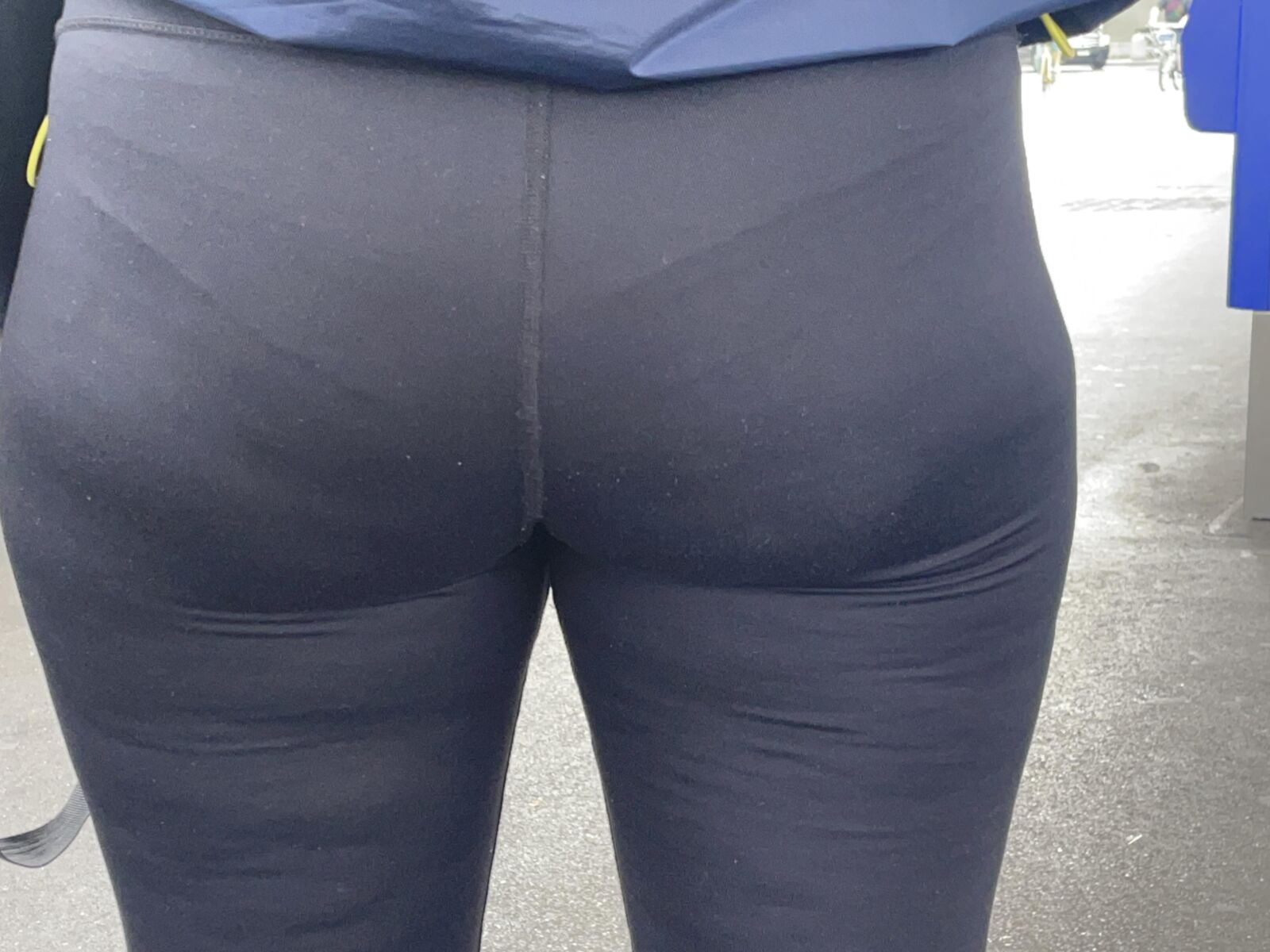 Bunny MILF ( ass candid )