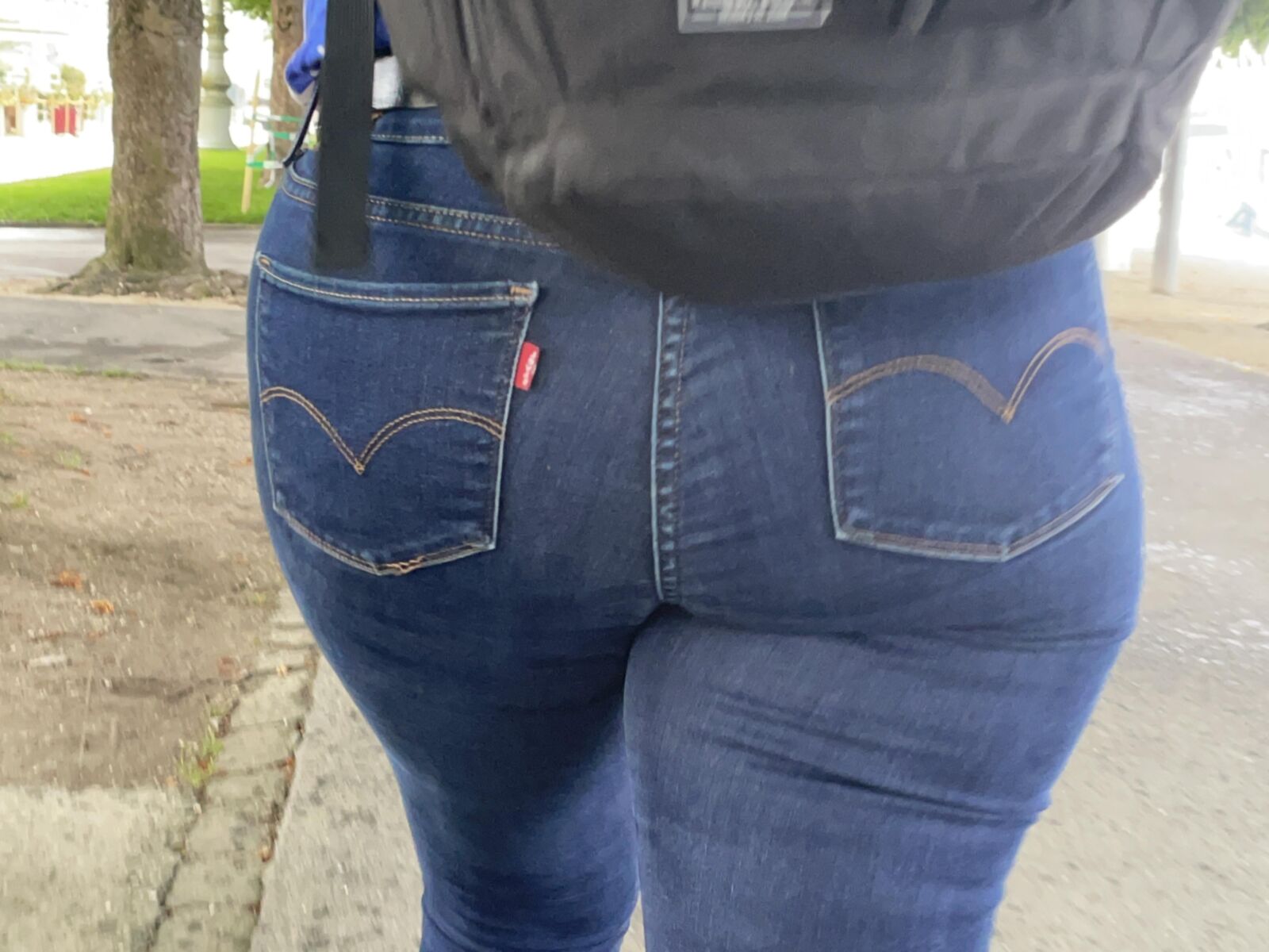 Задница откровенна