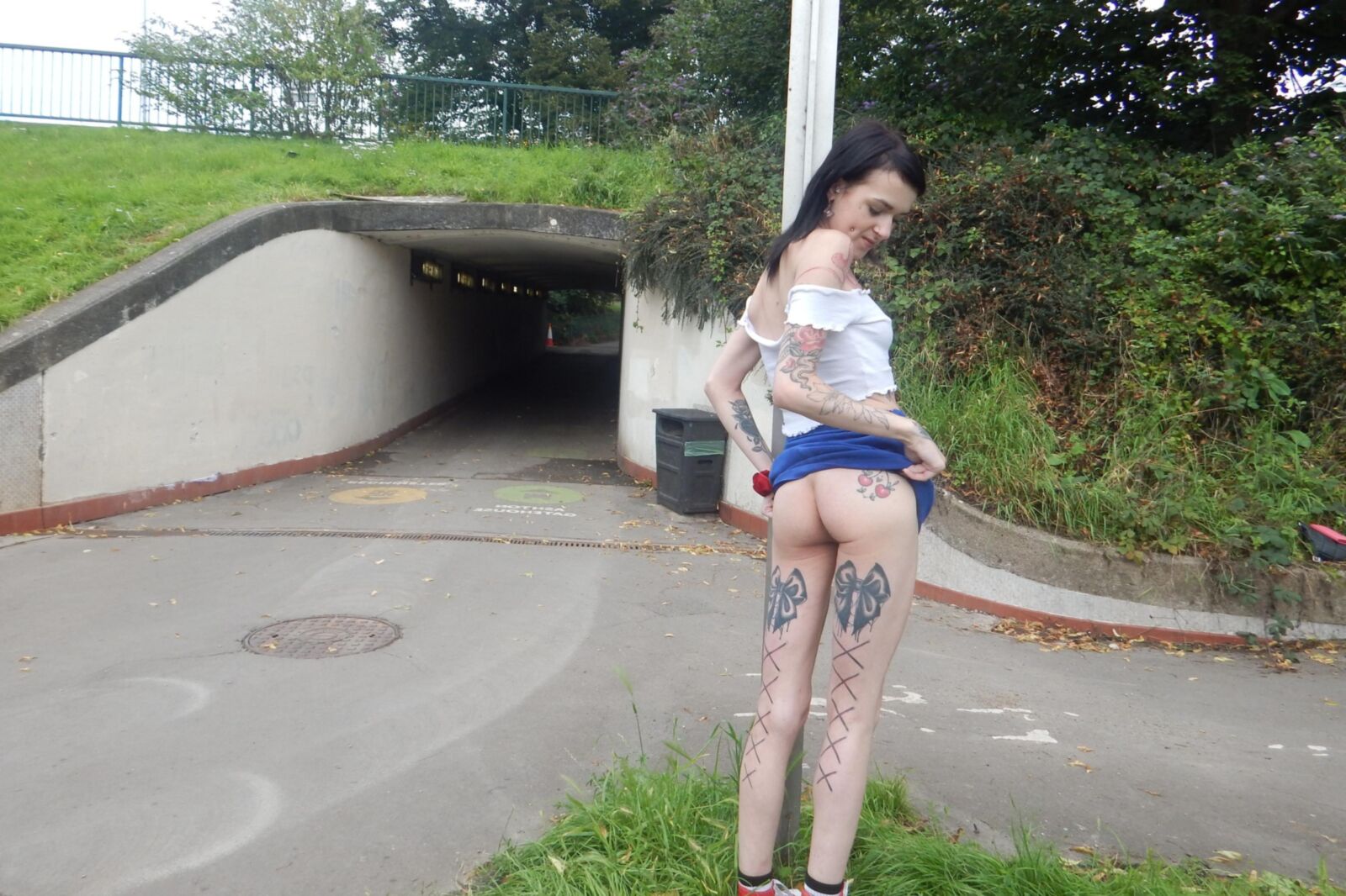 MOONING 
