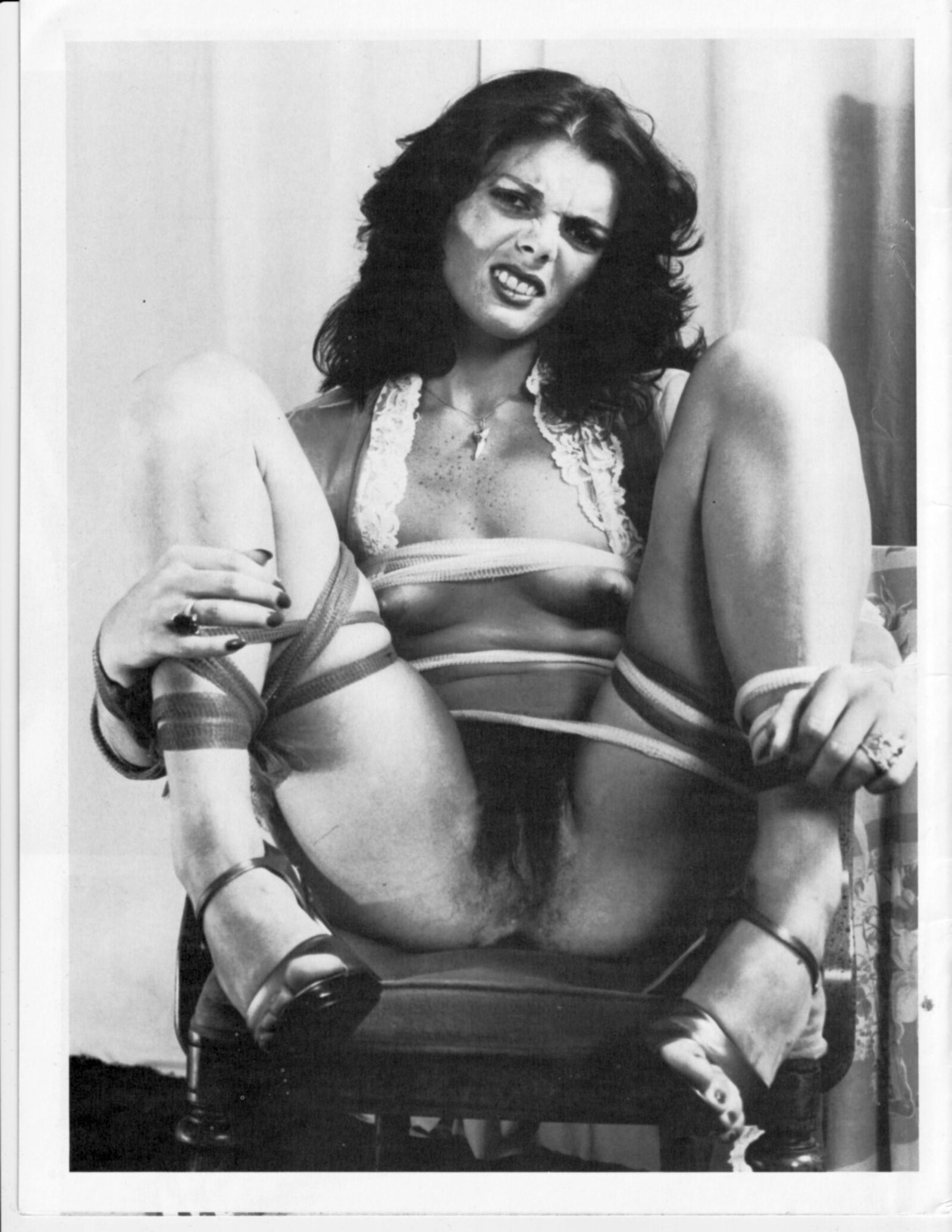 Vintage Bondage Magazine gebunden, teilweise