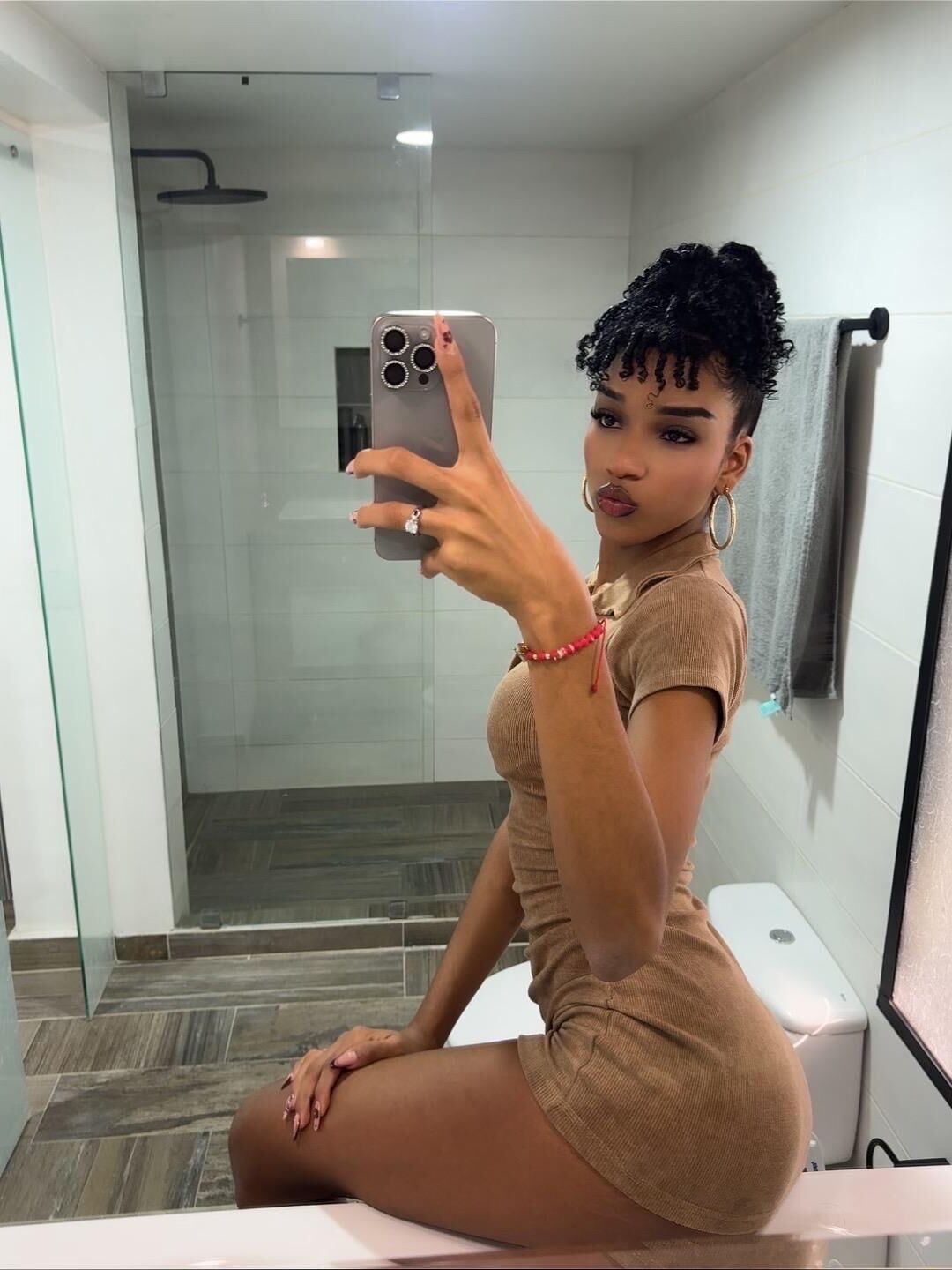 Ava