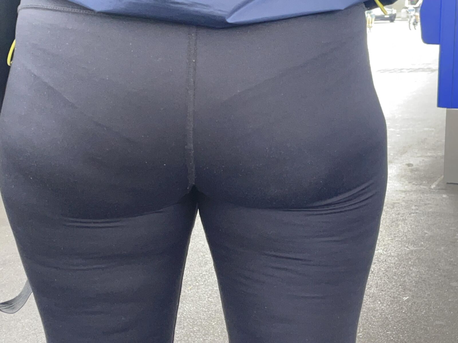 Bunny MILF ( ass candid )