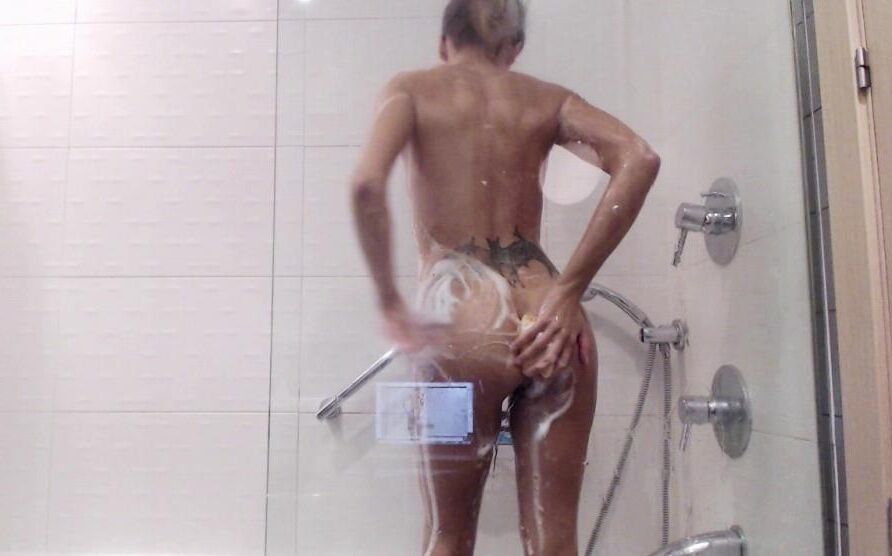 Жены в ванной