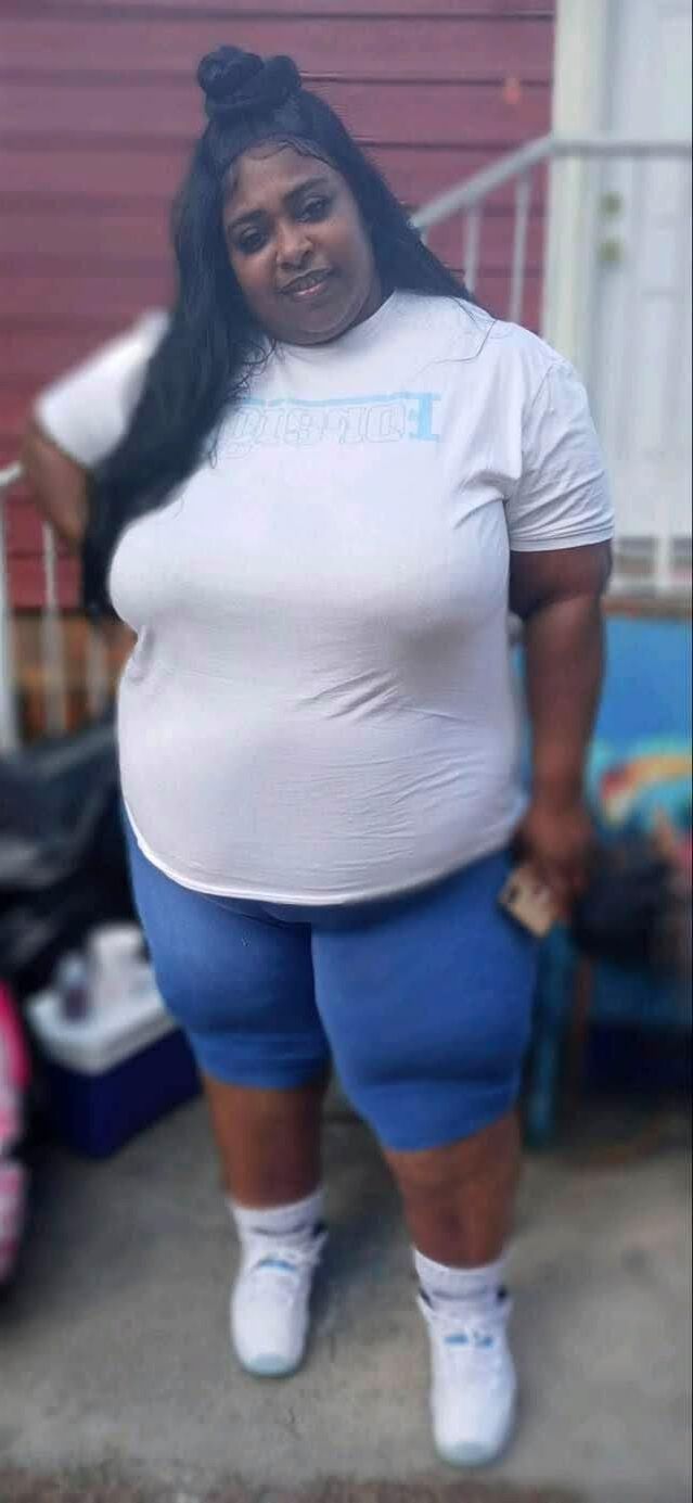 Красивая черная мамаша SSBBW