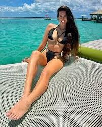 Grandes femmes et pieds doux