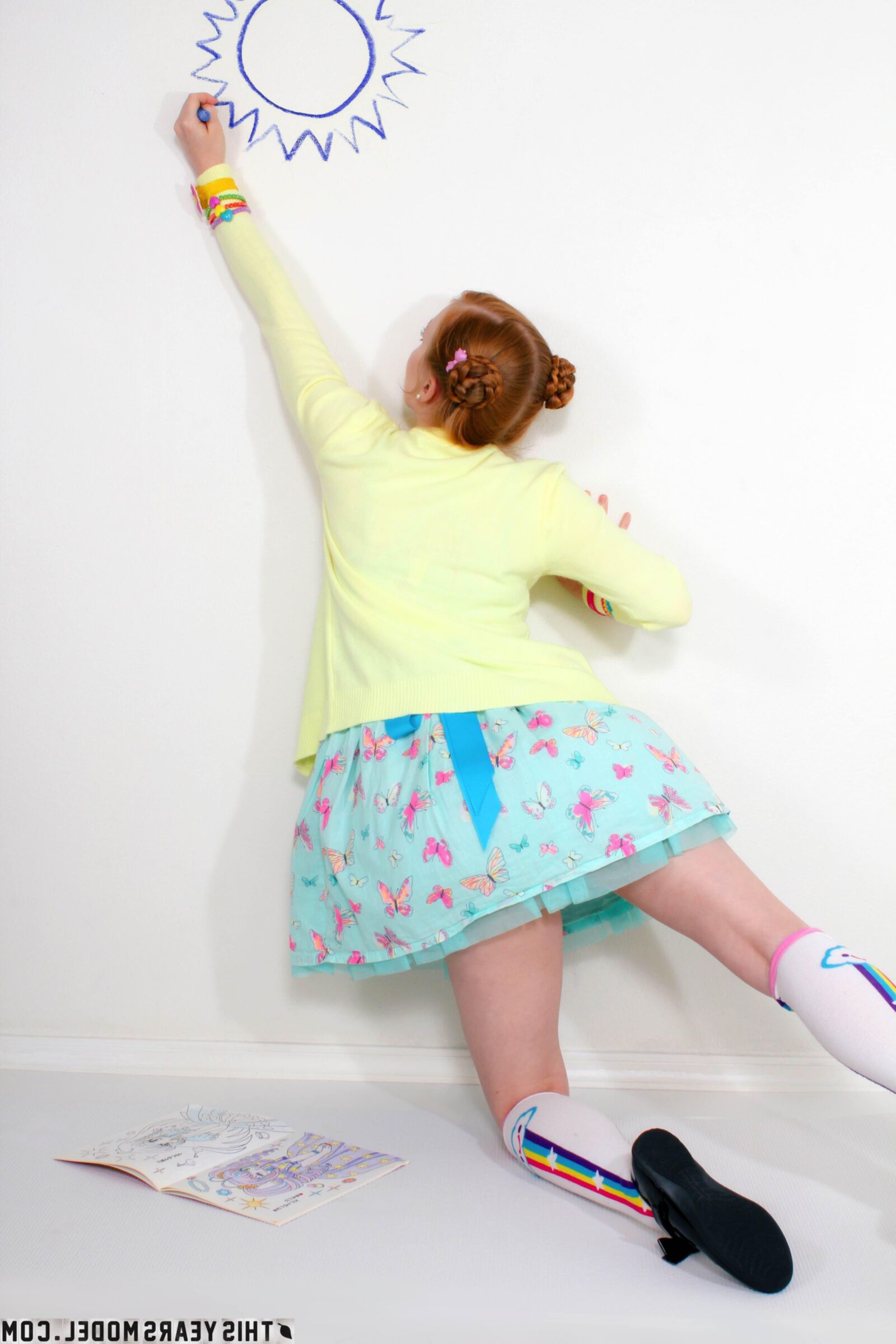 Adolescente dolly petite em azul