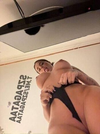 Polonês adolescente sexy com seios grandes