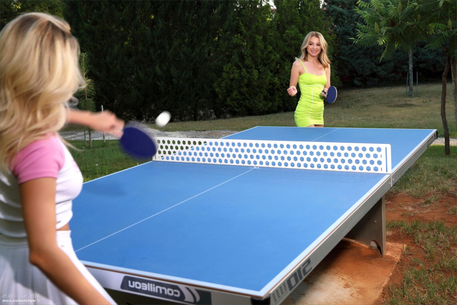 Stefani e Cara Mell Tennis Blondes