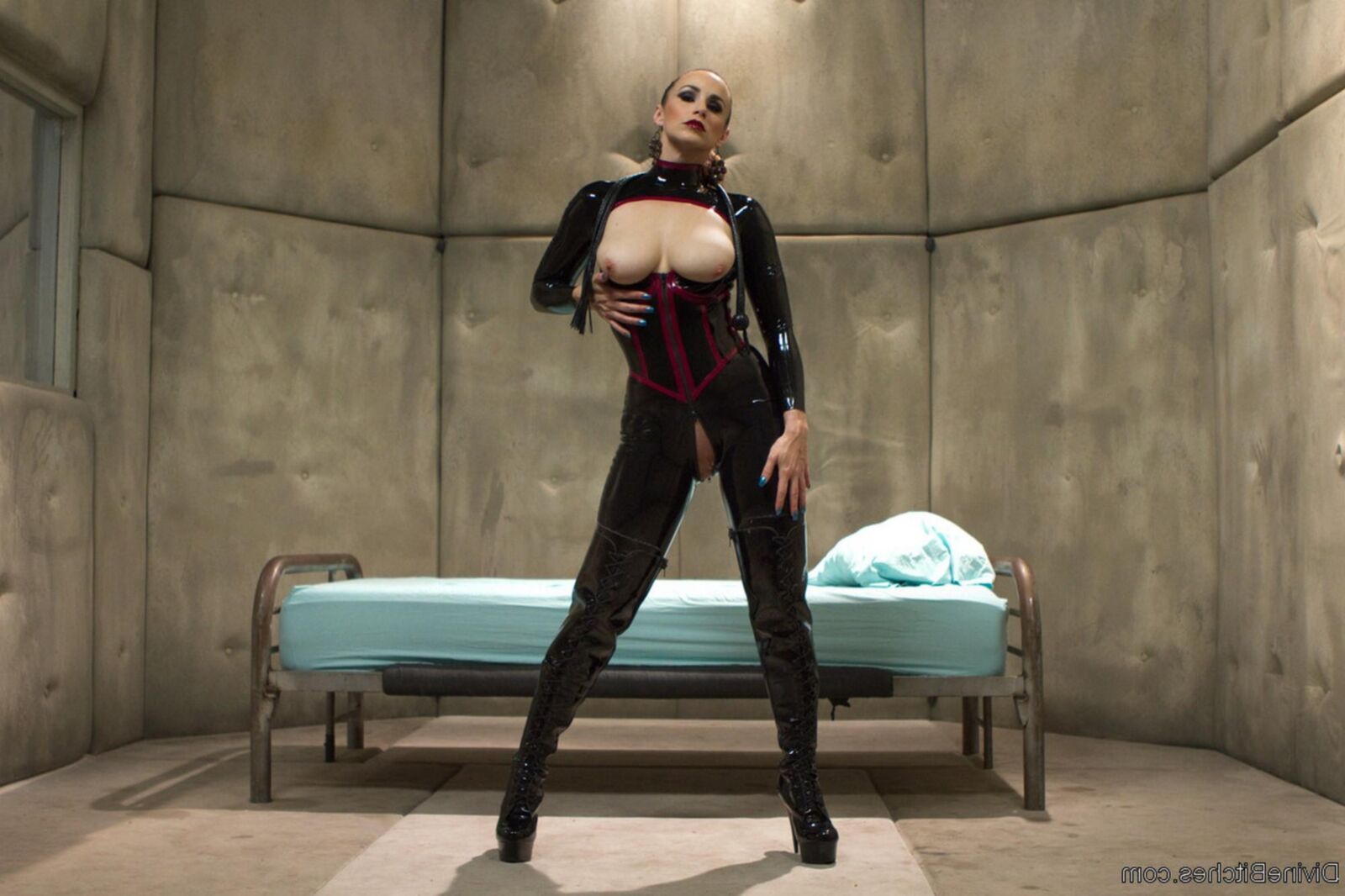 .. Bella Rossi (Femdom) 