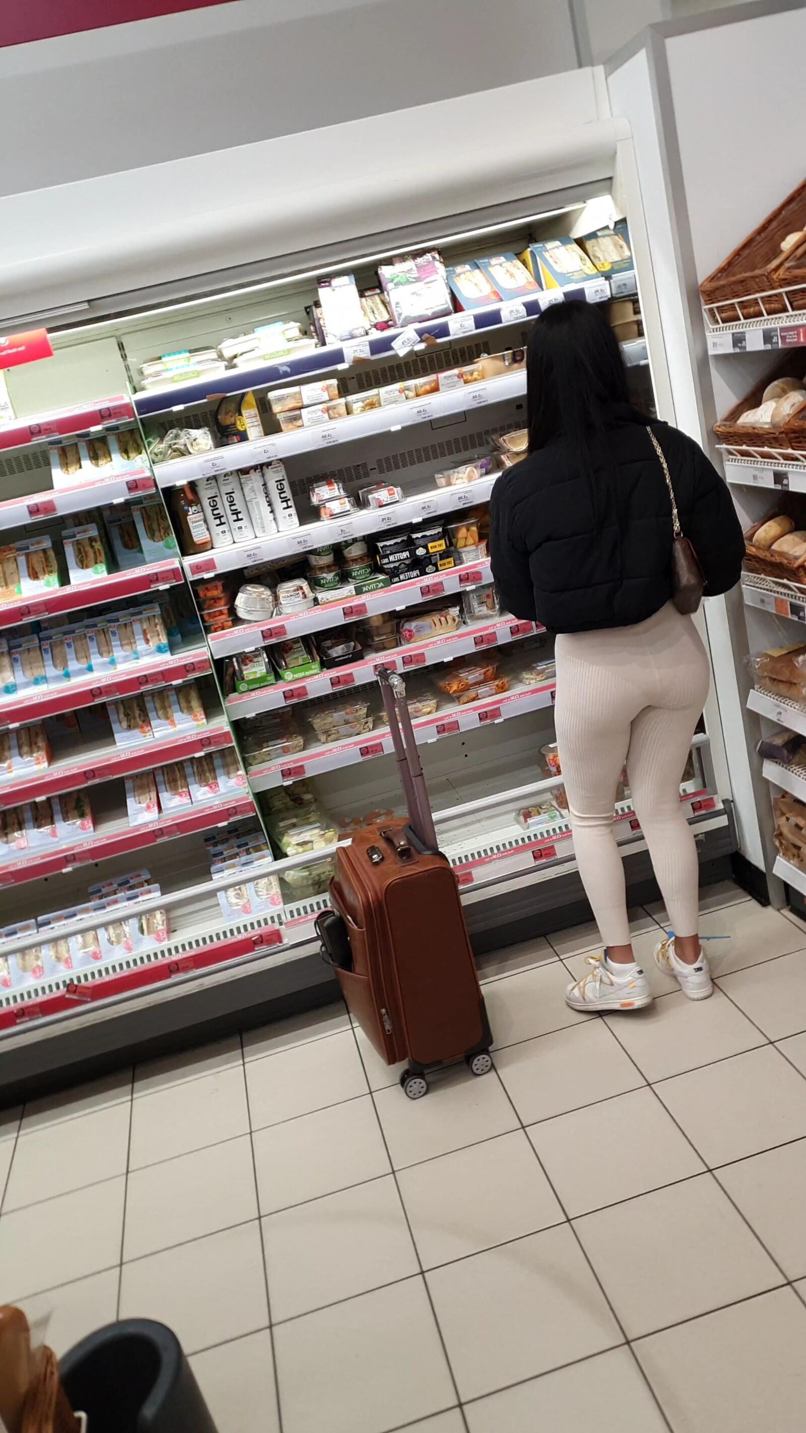 [Candide] Terre Ass Desi taquine en blanc