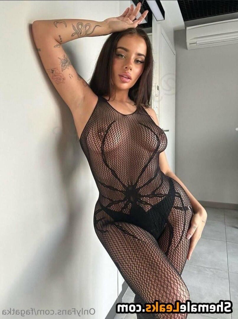 Polonês adolescente sexy com seios grandes