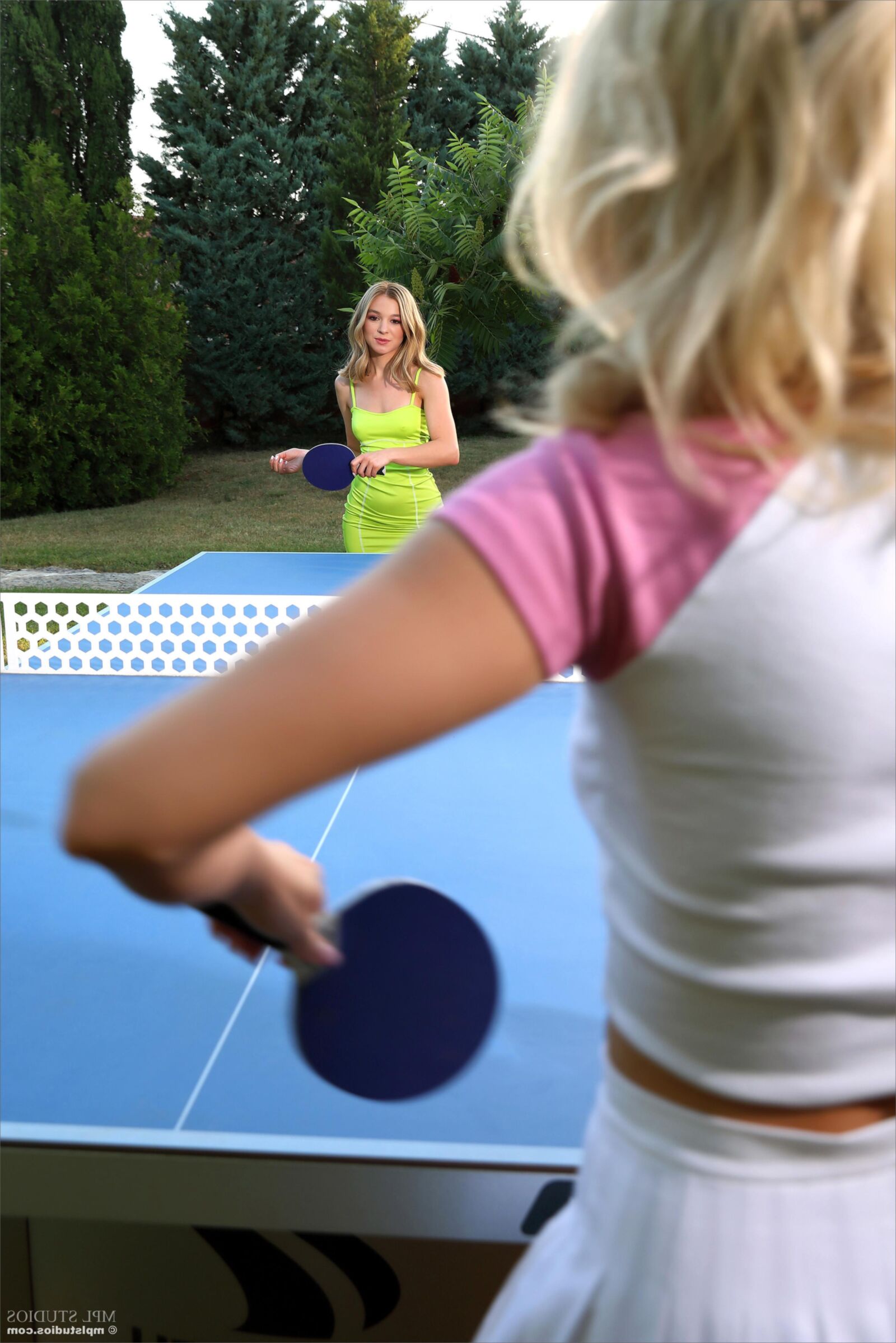 Stefani e Cara Mell Tennis Blondes
