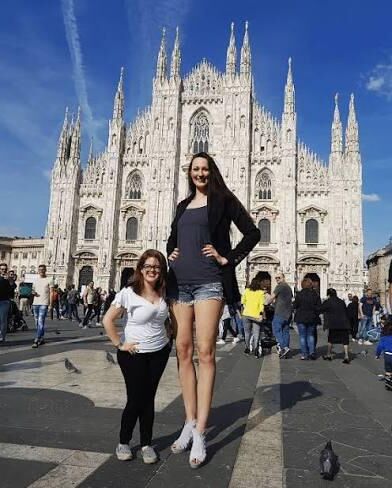 Grandes femmes et pieds doux
