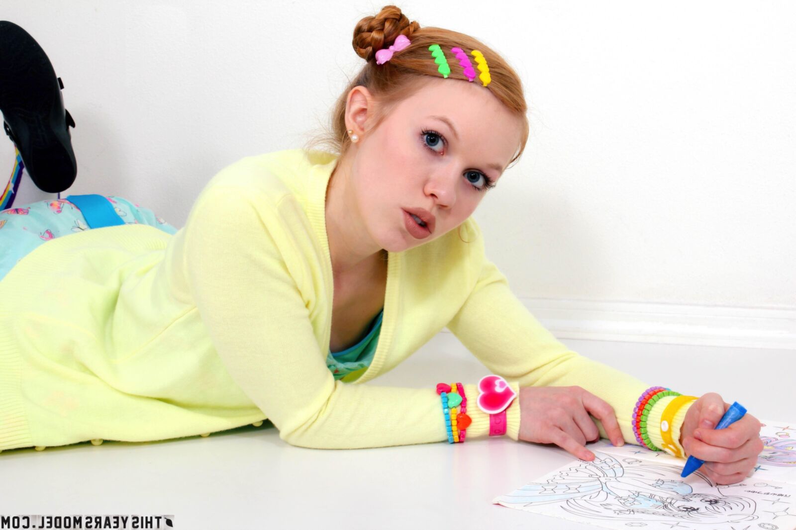 Adolescente dolly petite em azul