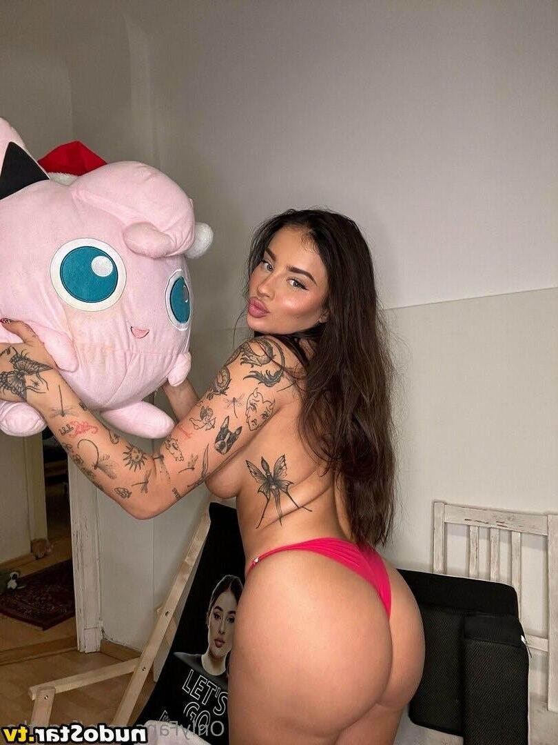 Polonês adolescente sexy com seios grandes