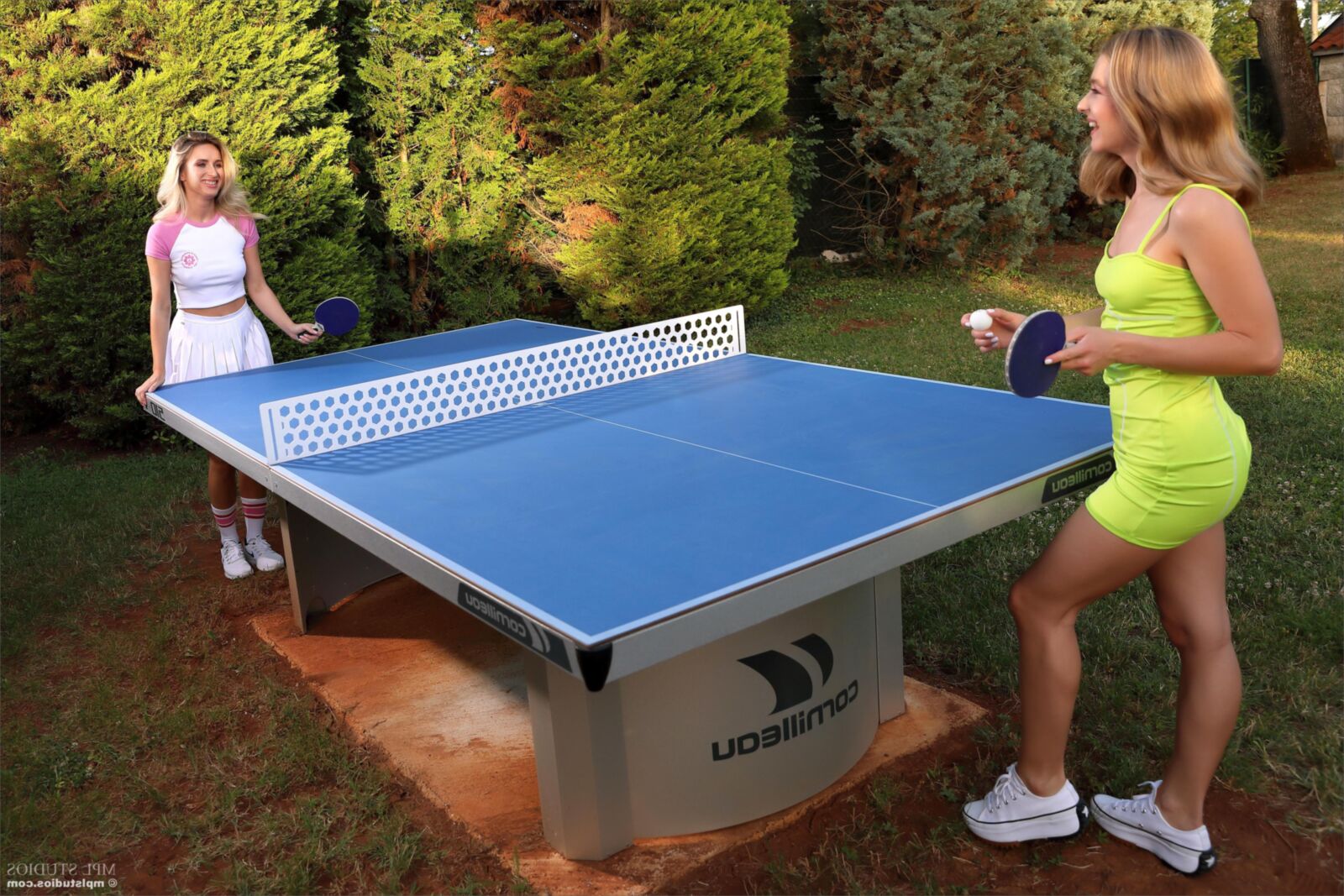 Stefani e Cara Mell Tennis Blondes