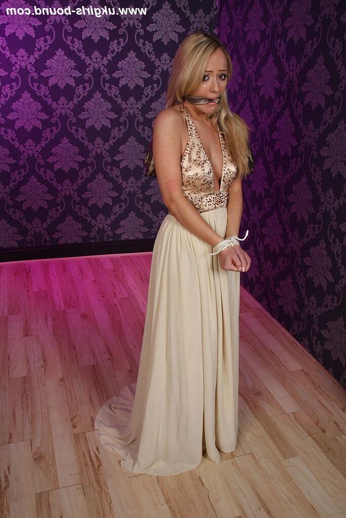 Alana Bridesmaid amarrada por noiva ciumenta