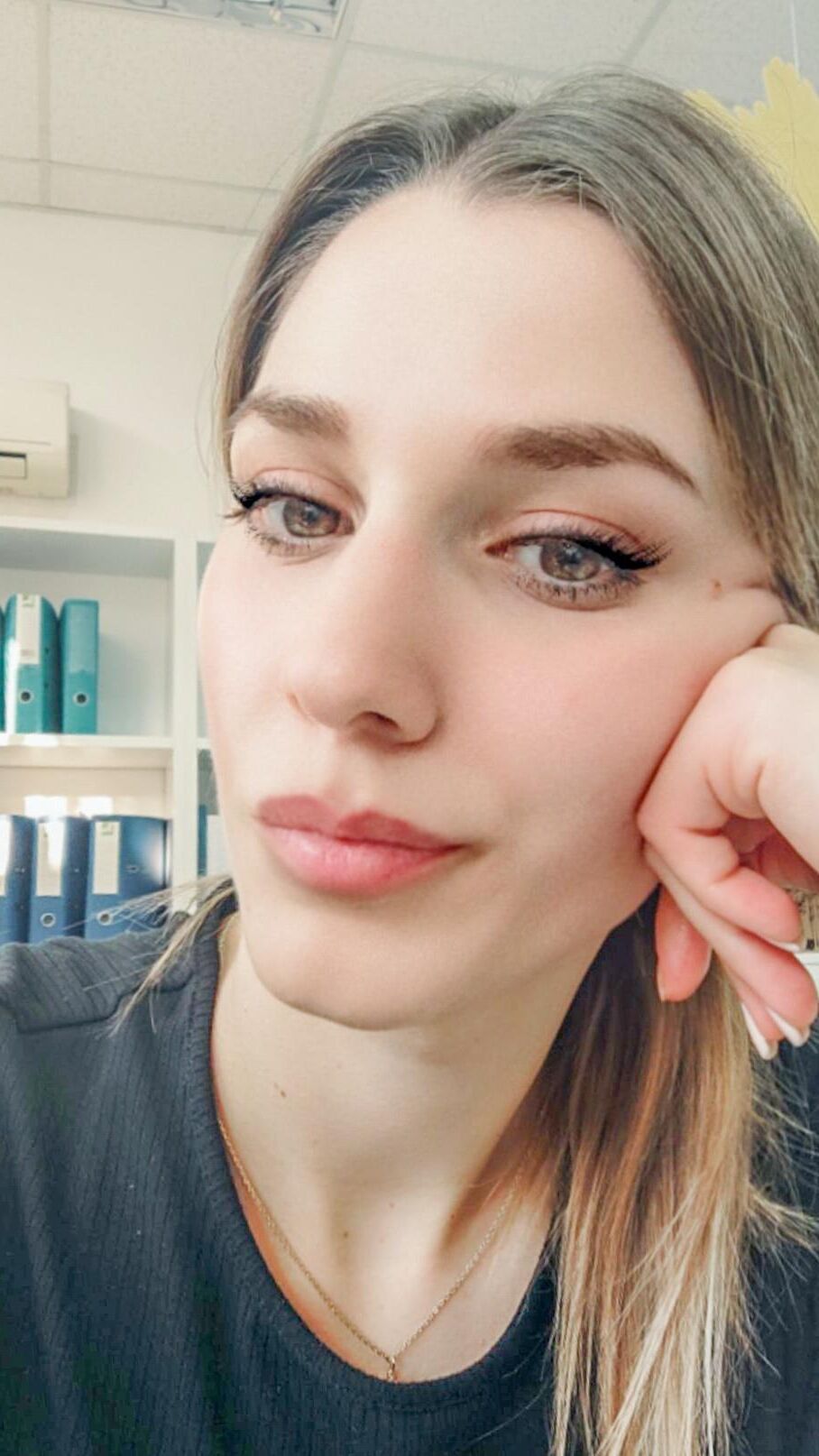 Sexy Frau für Kommentare und Teilen