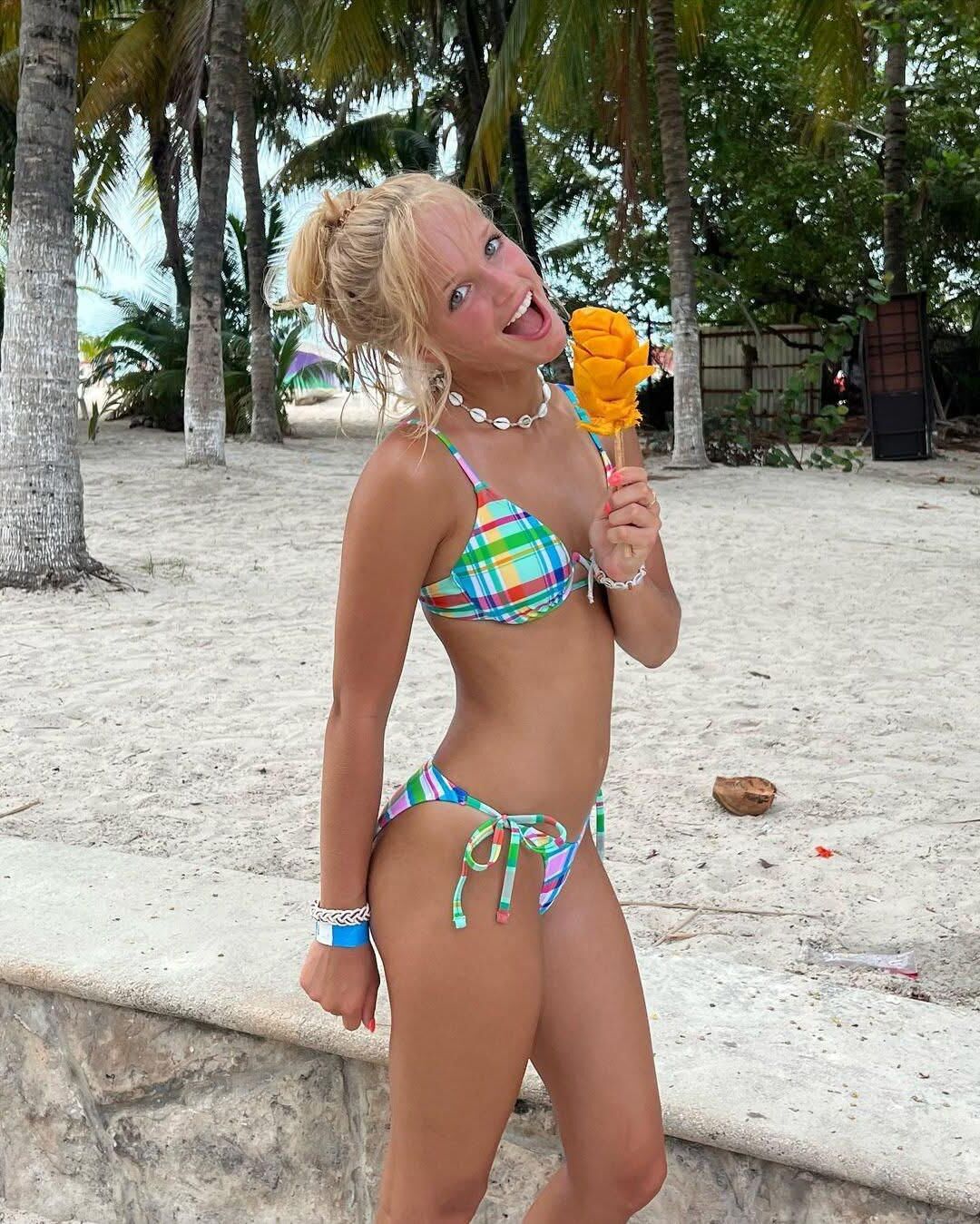 Bikini Teen Natalie Grace