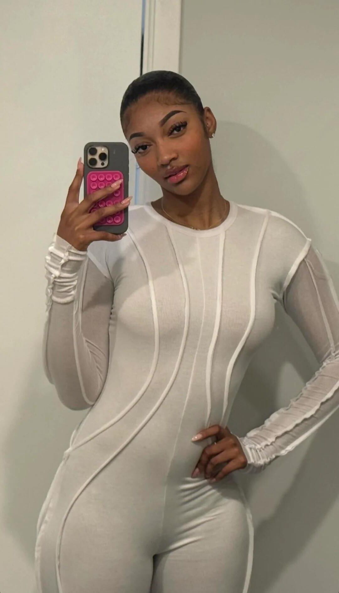 ホットチョコレートは服を着ていますがセクシーです
