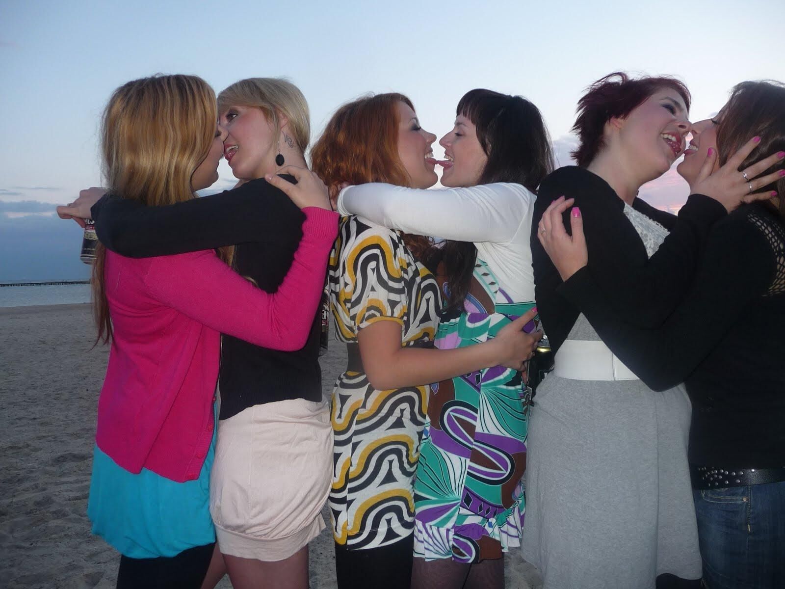 LESBIAN AMATEURS 