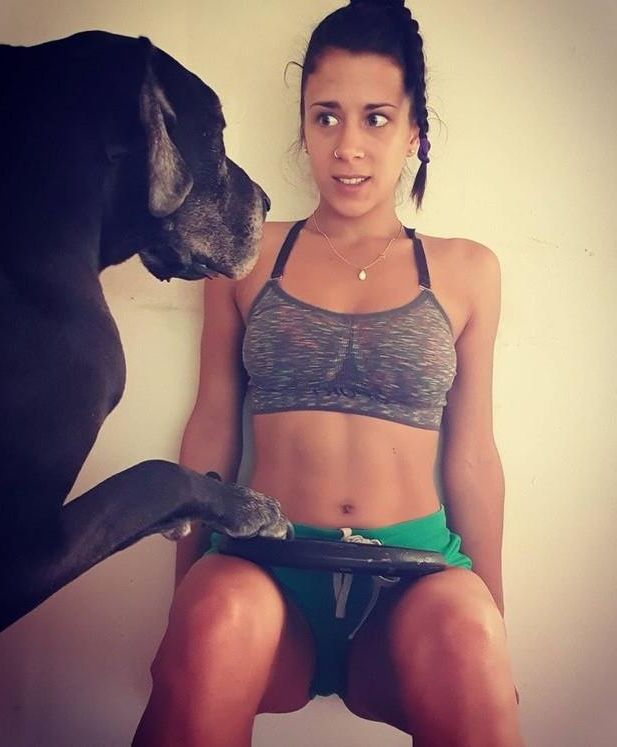 Mujeres sexys con perros