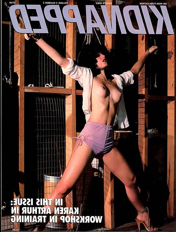 Couvertures de magazines de bondage assorties