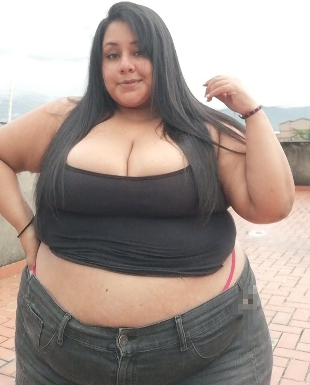 Сексуальная мягкая латина BBW (нужен идентификатор)
