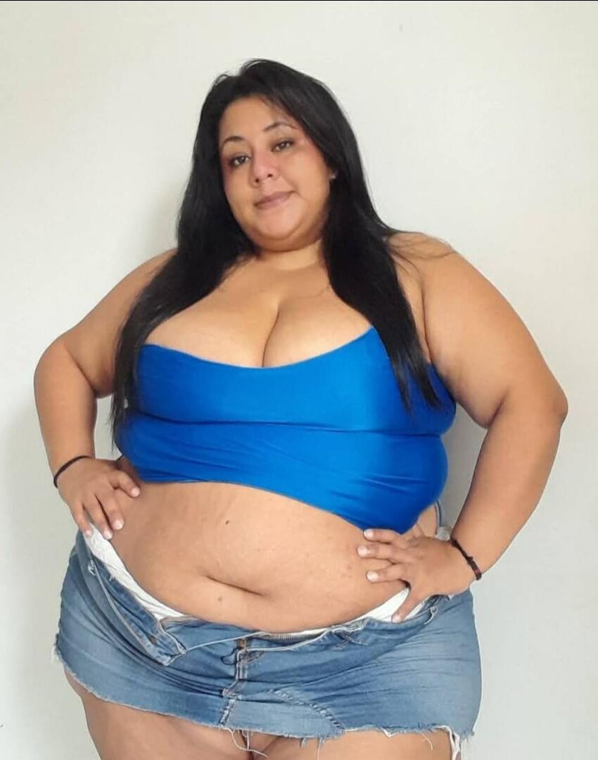 Сексуальная мягкая латина BBW (нужен идентификатор)