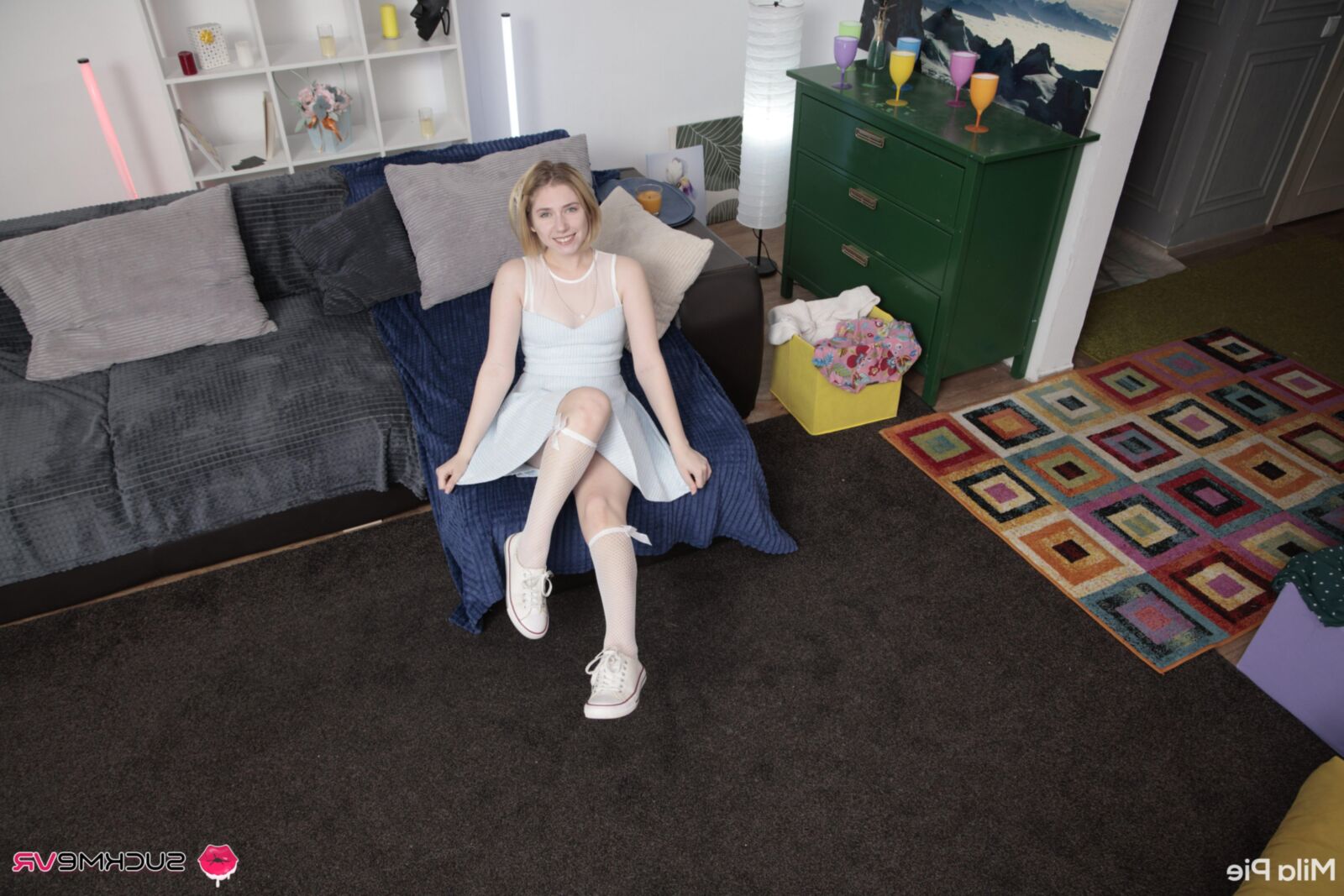 Mila Pie Yo profite d'une bite longue et épaisse dans sa première scène
