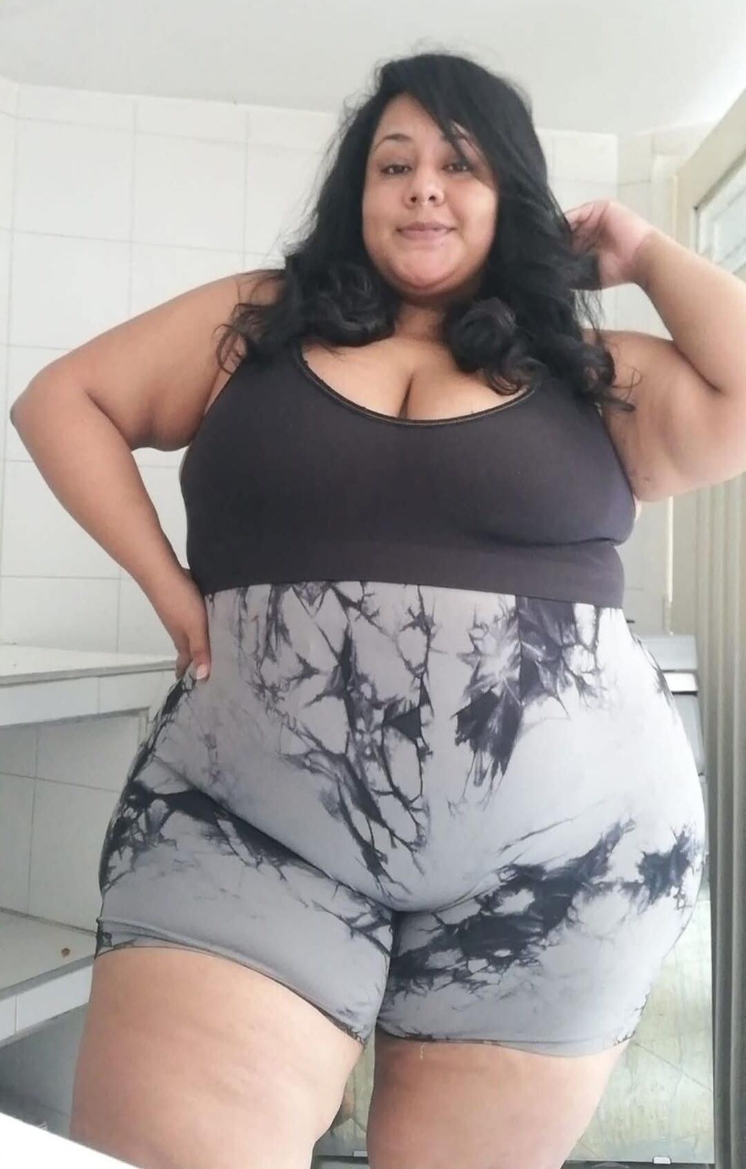 Сексуальная мягкая латина BBW (нужен идентификатор)
