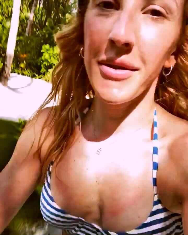 Seins Ellie Goulding