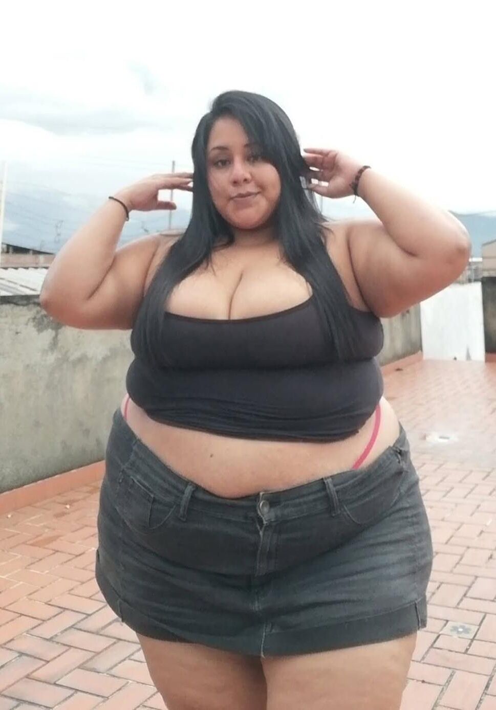 Сексуальная мягкая латина BBW (нужен идентификатор)