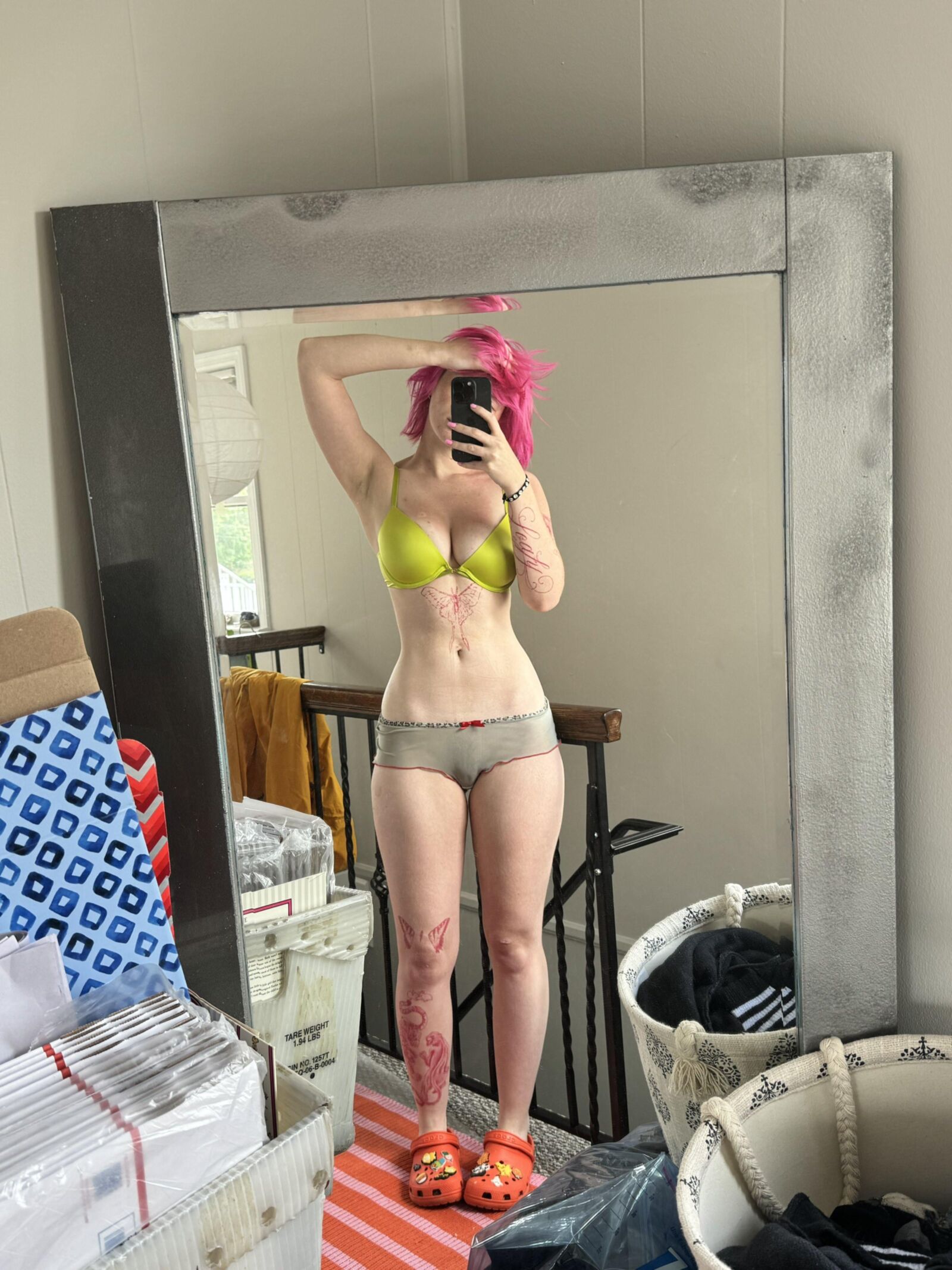 Luv Big Subs Big Ass Pink Hair Sexy Beauty Girl Mixed Hot Photo
