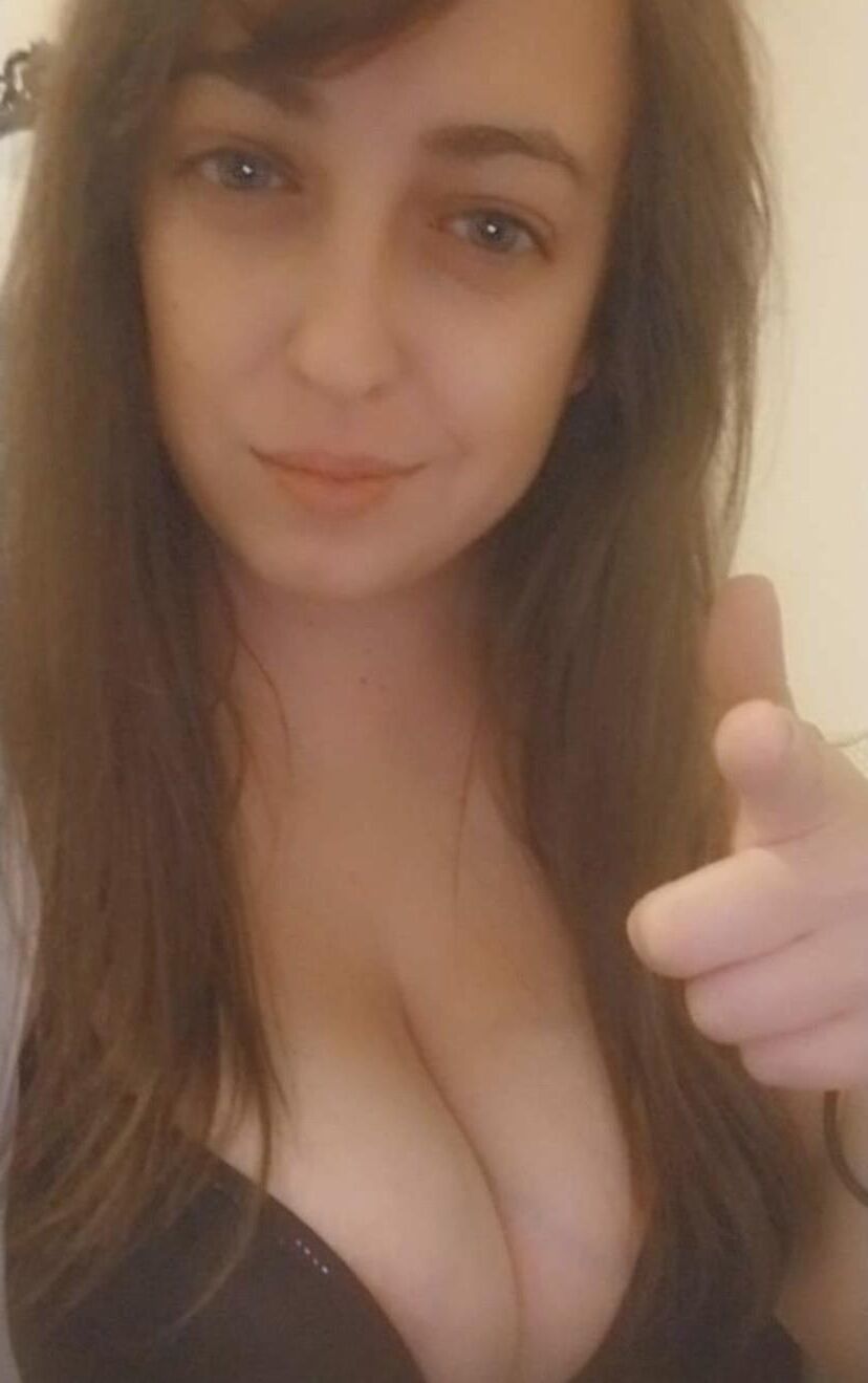 Hot Milf Fucktoy Whore Rachelle Loves to be a Slag Exposed Cunt 
