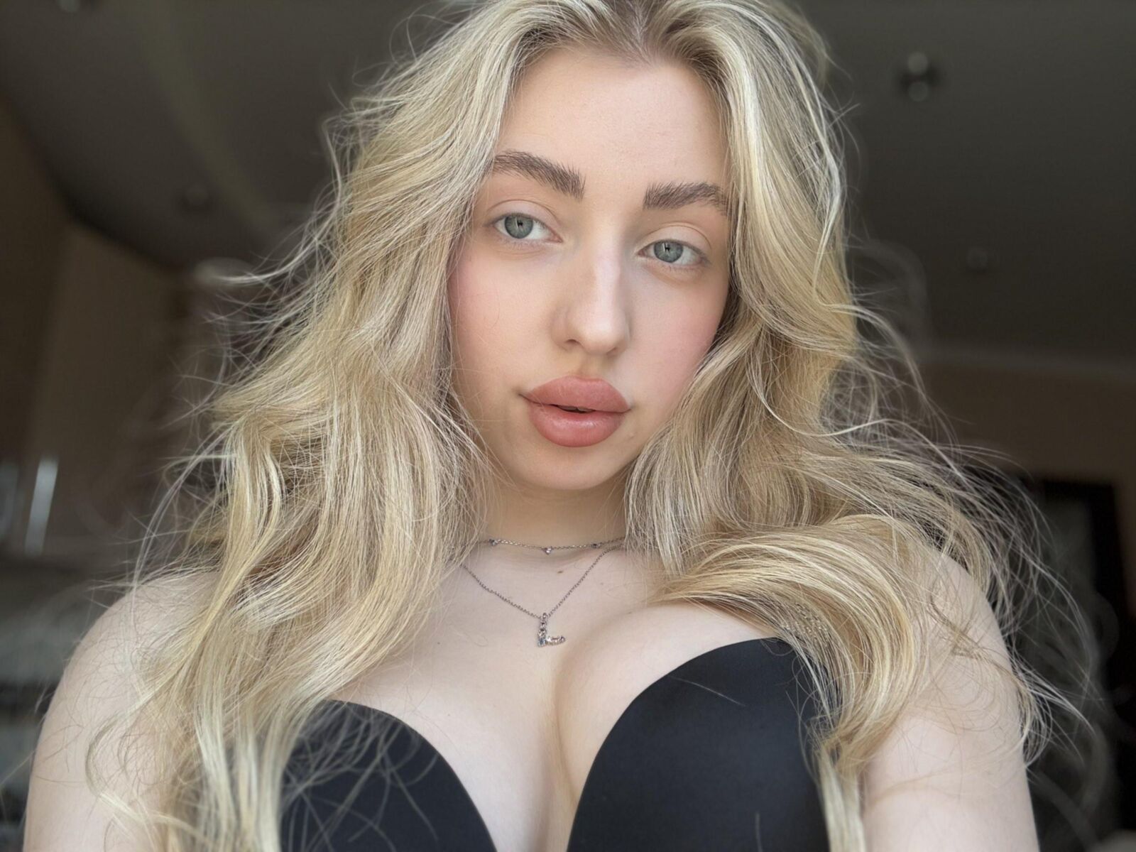 Lina skinny sexy swey méchant adolescent blonde mixte photos chaudes