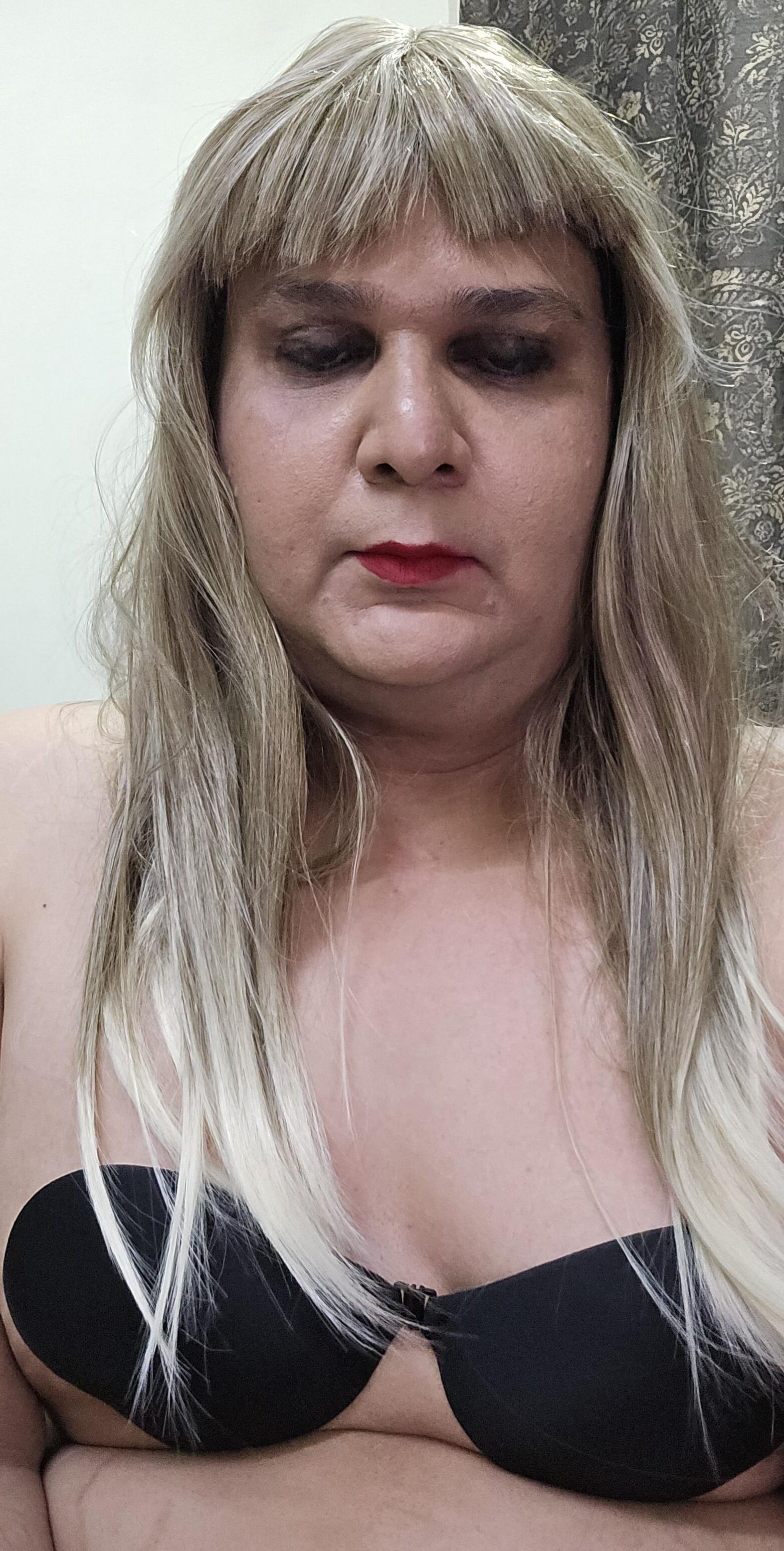 Blonde transexuelle Monica M Closeup