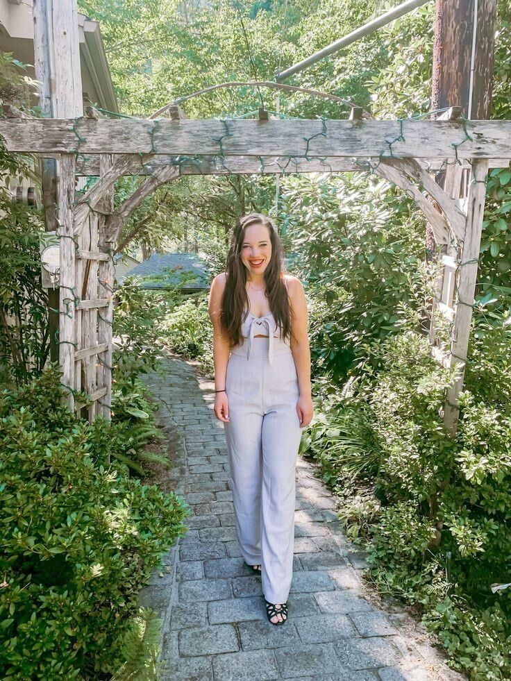 P interest In Beauty Young Wife Fashion Blogger